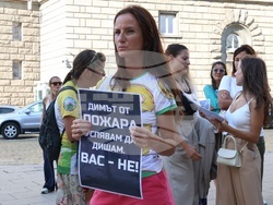 Жители на Трън и района - протест - пожар