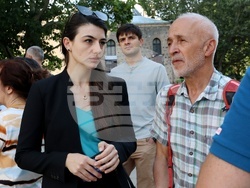 Жители на Трън и района - протест - пожар