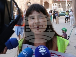 Жители на Трън и района - протест - пожар