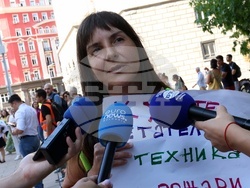 Жители на Трън и района - протест - пожар