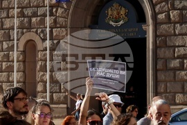 Жители на Трън и района - протест - пожар