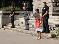 Жители на Трън и района - протест - пожар