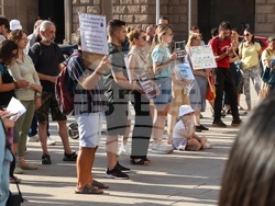 Жители на Трън и района - протест - пожар