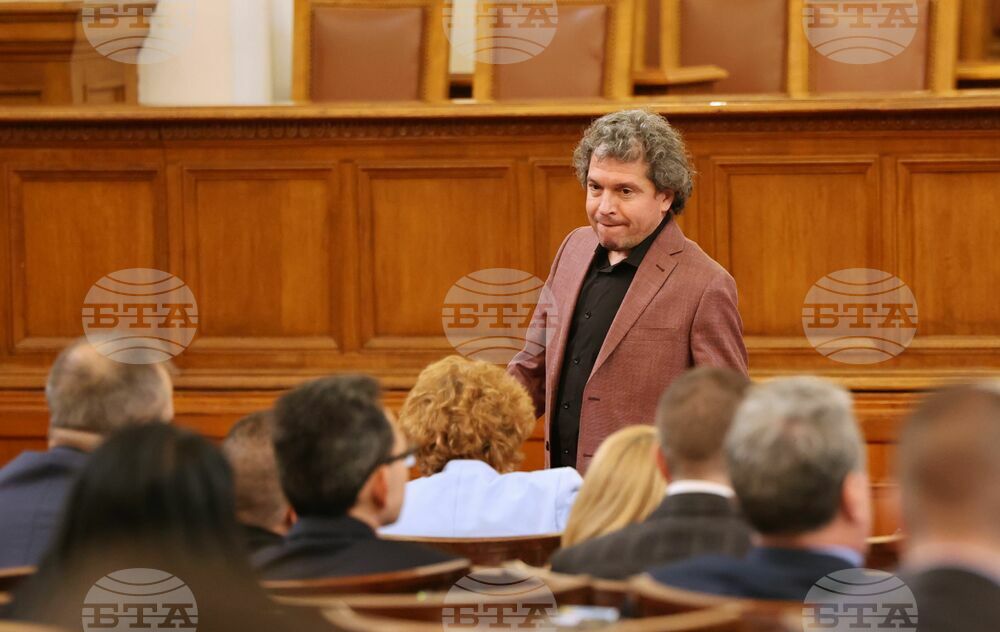 Депутати спориха дали е законно или не Народното събрание да взима решение за разплащане дейностите за ремонта на пътищата