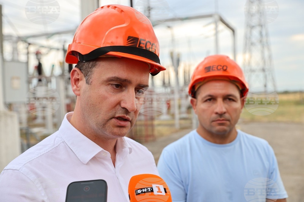 До утре следобед всички жители на Раковски и региона, които бяха засегнати от бурята, ще имат електрозахранване, каза министър Жечо Станков
