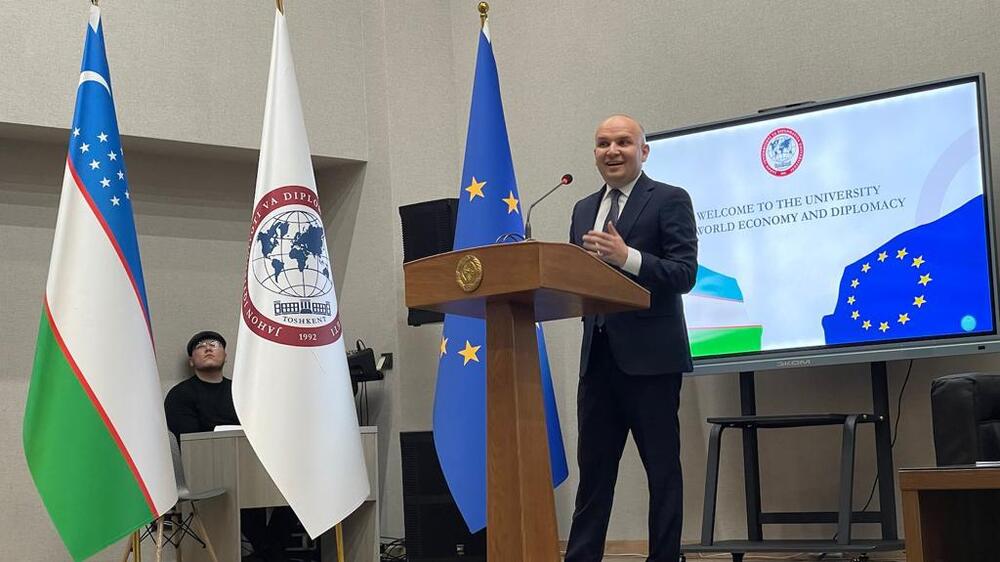 Илхан Кючюк изнесе лекция в Ташкенския университет 