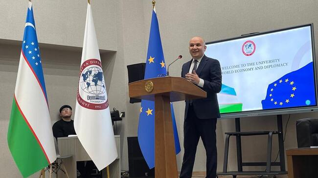 Илхан Кючюк изнесе лекция в Ташкенския университет 