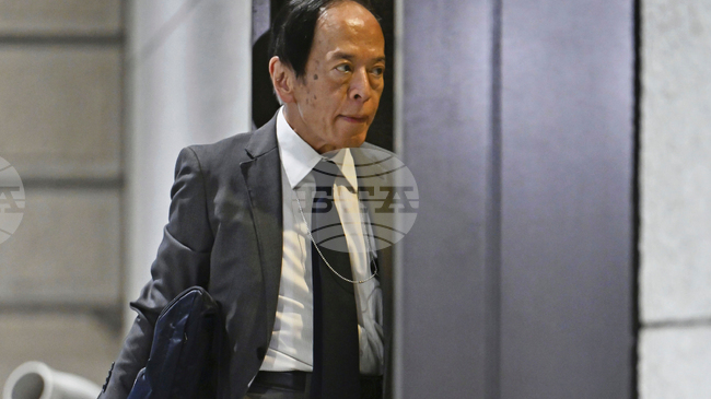 Централната банка на Япония претегля „плюсовете и минусите“ от евентуално повишаване на лихвите, заяви управителят Кадзуо Уеда