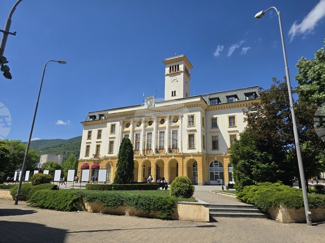 Актуализация на бюджета и дарение от 20 000 лева за пожарната са сред водещите теми на заседание на Общински съвет – Сливен днес