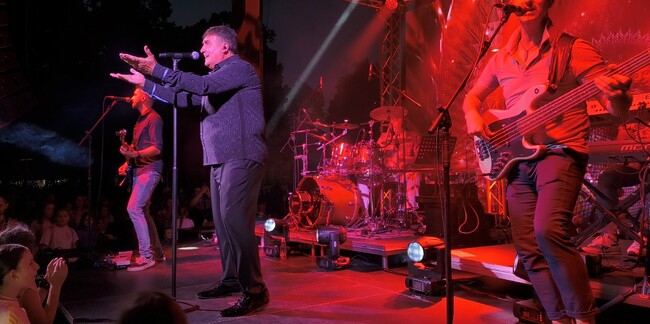 Община Каварна: С впечатляващ концерт Веселин Маринов закри „Юлски нощи“ Каварна – 2025 