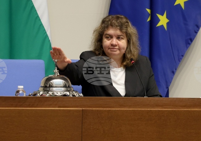 Oпозицията търси начин за консолидация, каза председателят на Народното събрание Наталия Киселова по повод поисканата ѝ оставка
