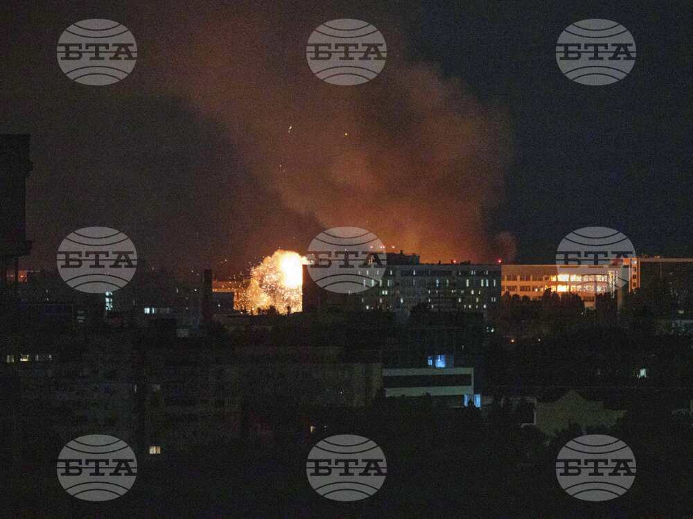 Най-малко един човек бе ранен при руска атака с балистична ракета в украинската Днепропетровска област