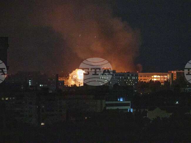 Най-малко един човек бе ранен при руска атака с балистична ракета в украинската Днепропетровска област