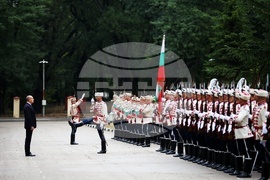 Военна академия „Г.С. Раковски“ - Румен Радев - офицери - випуск 2025 - почетен строй