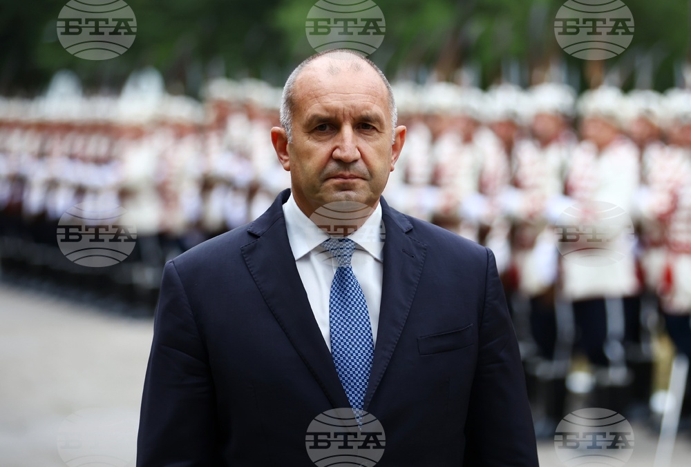 Военна академия „Г.С. Раковски“ - Румен Радев - офицери - випуск 2025 - почетен строй