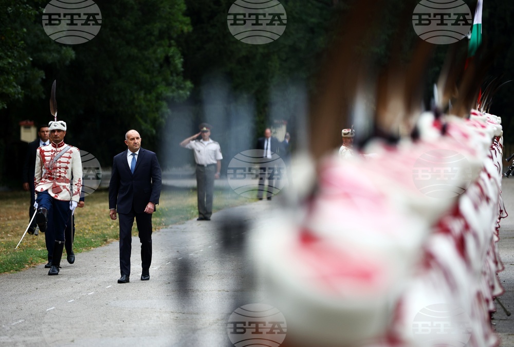 Военна академия „Г.С. Раковски“ - Румен Радев - офицери - випуск 2025 - почетен строй