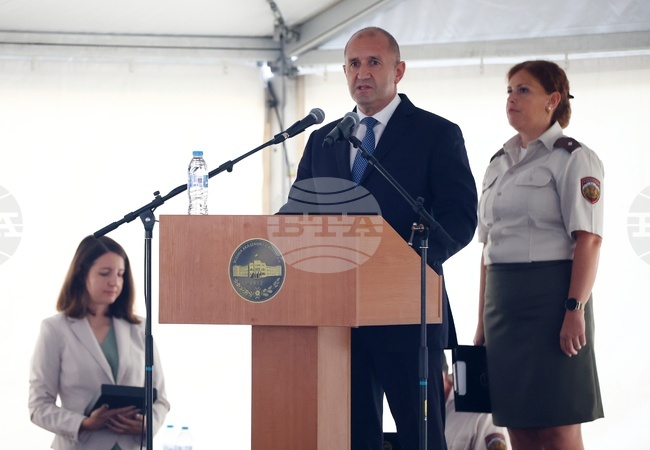 Преди година призовах Народното събрание да се насочат средства към армията за пожарогасене от въздуха, защото е най-ефективно, каза Румен Радев