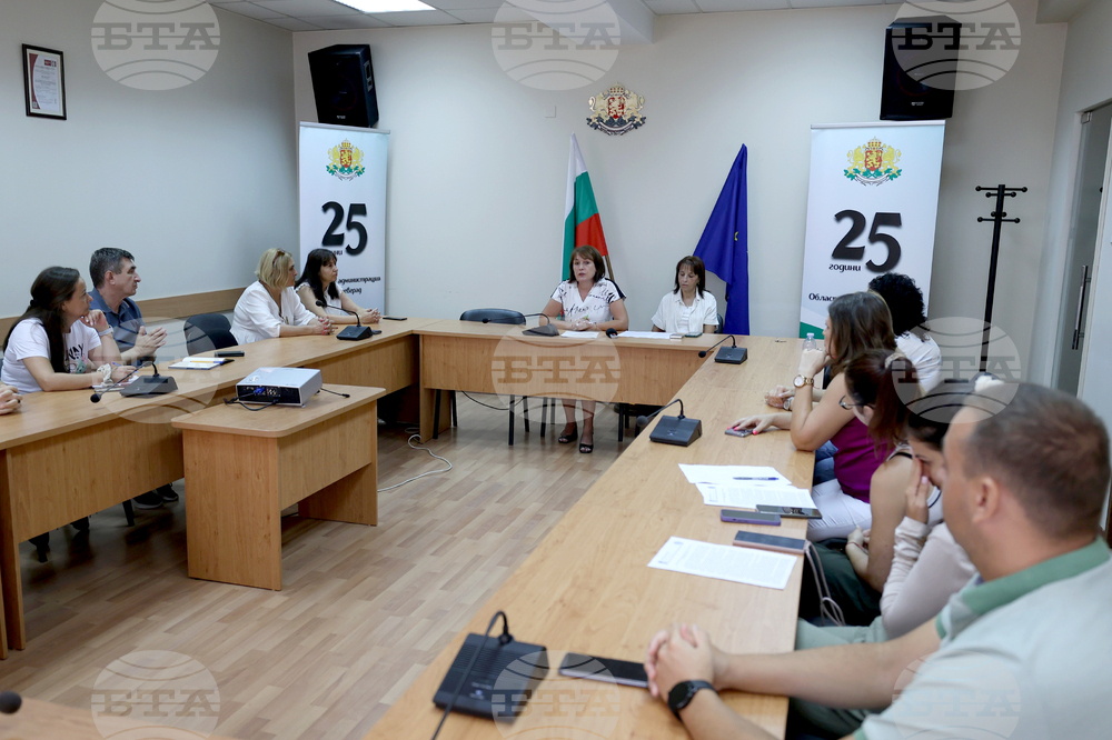 Трудовите договори няма да се преподписват след въвеждането на еврото, каза директорът на "Инспекция по труда" в Благоевград Славянка Симитчийска