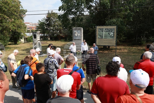 Русенци почетоха паметта на футболист 1 едно на ХХ век на Русе Никола Йорданов и предложиха Градският стадион да носи името му