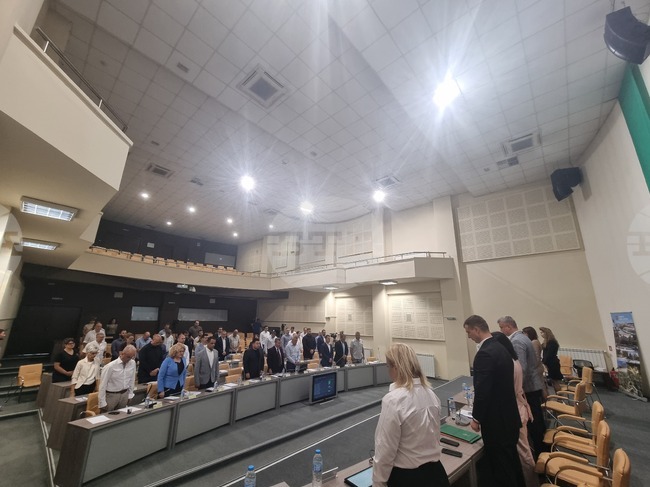 С едноминутно мълчание в памет на всички воини, дали живота си в боевете за защитата на Стара Загора, започна днешното заседание на Общинския съвет