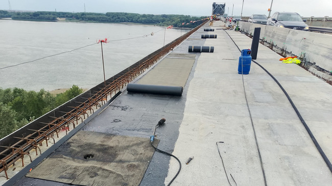 Завърши монтажът на всички корнизни панели в участък с дължина 320 м от Дунав мост при Русе, съобщиха от АПИ