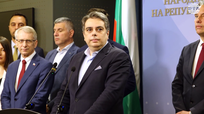 Антикорупционна комисия трябва да има, смята лидерът на ПП Асен Василев