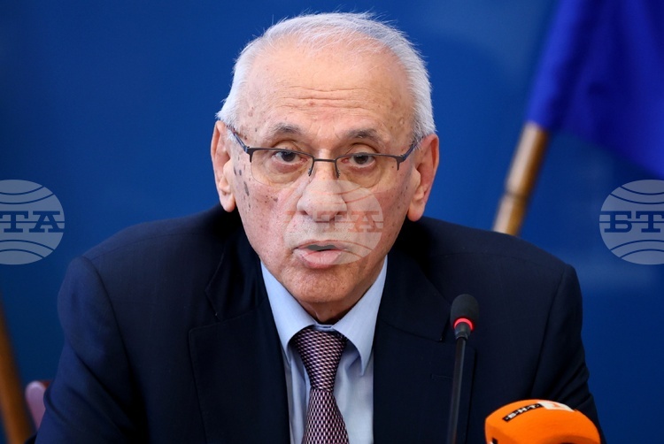 Health Minister: There Has Been Strong Interest in Projects Supporting Medical Residents