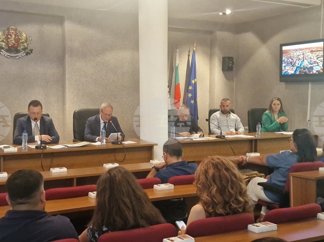 Общинските съветници в Търговище подкрепиха общо 20 докладни записки, една бе оттеглена от вносителя