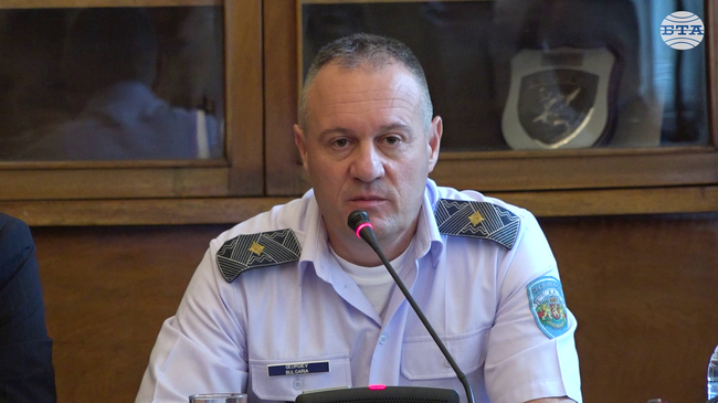 Предложили сме придобиването на от два до три нови самолета „Спартан“ със система за гасене на пожари, каза заместник-командирът на ВВС