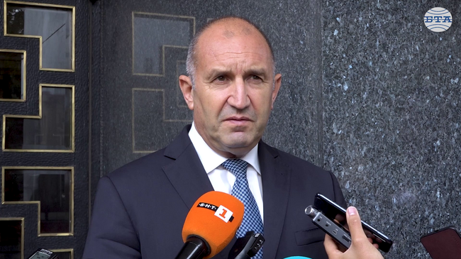 Когато модернизираме армията, особено пък със заеми, трябва да има и завишен публичен контрол, заяви президентът Румен Радев