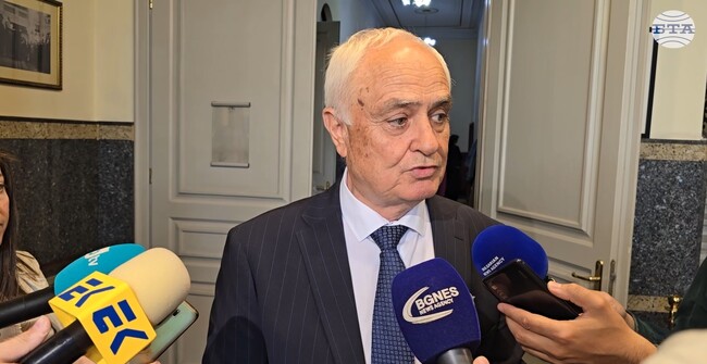 Според министър Атанас Запрянов до септември въпросът за пожарната авиация трябва да бъде изяснен