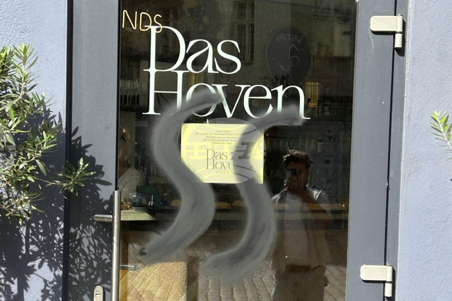 Германски политически партии съобщиха за атаки на привърженици на крайната десница срещу техни партийни офиси този уикенд