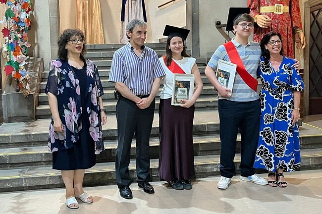 С тържество Българското неделно училище „Св. св. Кирил и Методий“ в Барселона изпрати абитуриентите от випуск 2025