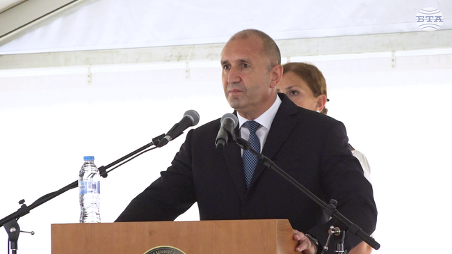 Преди година призовах Народното събрание да се насочат средства към армията за пожарогасене от въздуха, защото е най-ефективно, каза Румен Радев