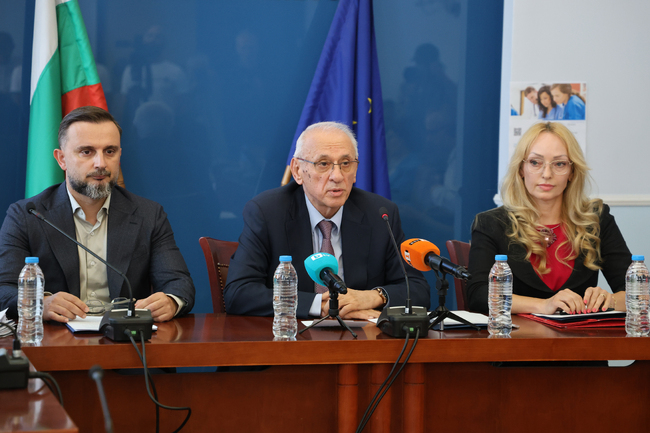 Министър Кирилов: Разширяваме подкрепата по проекта за насърчаване на специализацията