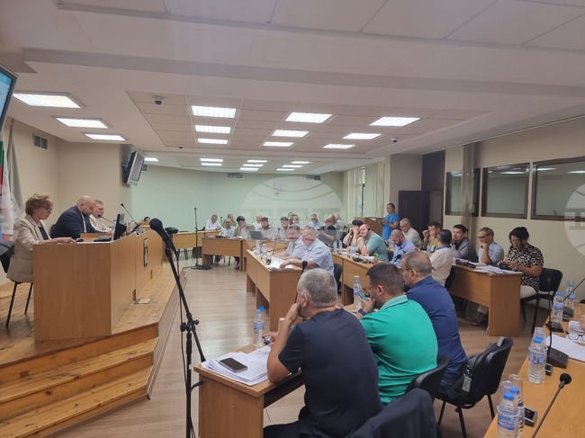 Общинският съвет в Плевен разгледа на днешното си заседание 50 предложения