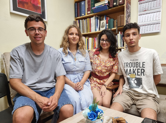 Критиката легитимира стойностната литература, казаха пред БТА редактори от „Литературен вестник на младите“