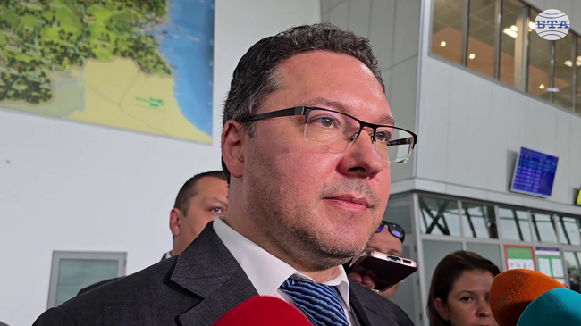 След анализ на съществуващите възможности ще се прецени каква авиационна техника за гасене на пожари ще е необходима, каза министър Митов