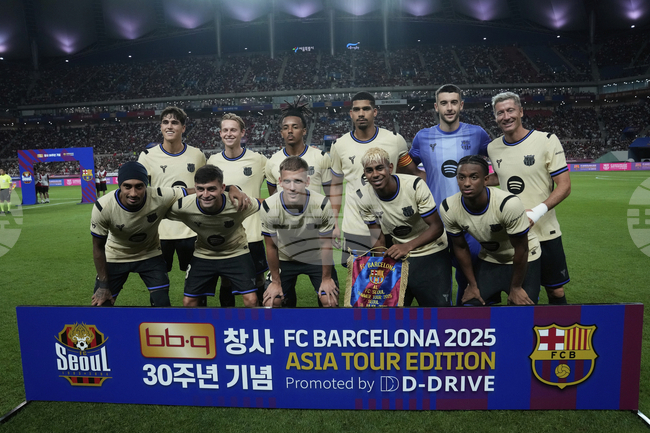 Срещата от испанското футболно първенство между Барселона и Виляреал може да се проведе в САЩ