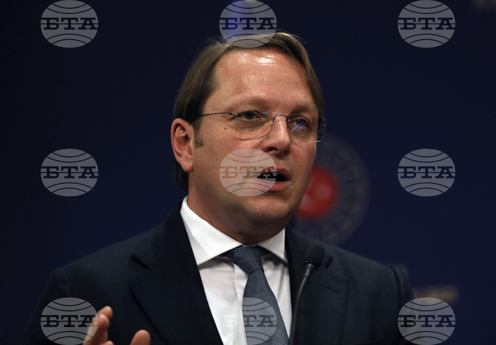 АА: Еврокомисарят по разширяването Оливер Вархей пристига утре на тридневно посещение в Турция