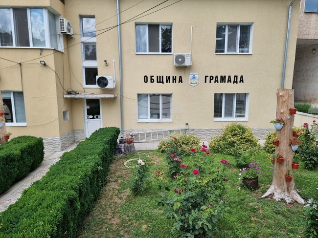 Направени са съответните корекции в наредбите на Общинския съвет във връзка с приемането на еврото като официална валута