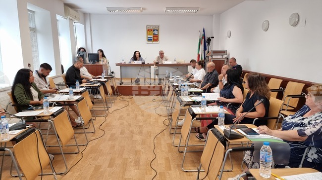 Запазване на старата такса „битови отпадъци“ и съгласие за кандидатстване с нов проект бяха сред решенията на Общински съвет - Мездра