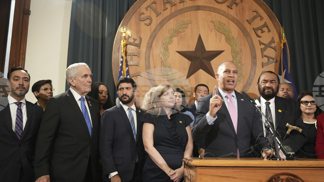 Демократите в Тексас се опитват да блокират гласуване за преразпределяне на избирателните райони, като напускат щата