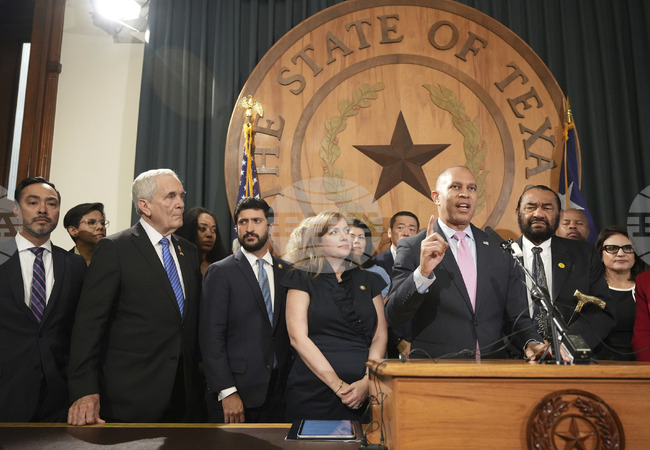 Демократите в Тексас се опитват да блокират гласуване за преразпределяне на избирателните райони, като напускат щата