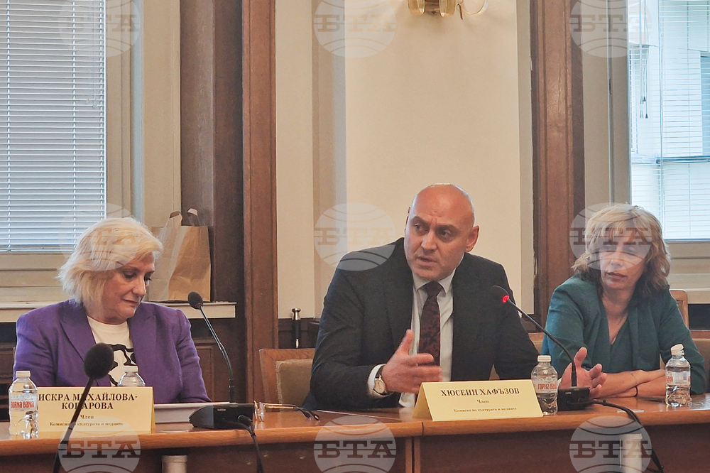 Към момента не е постъпила информация за засегнати от пожари паметници на културата, каза министърът на културата Мариан Бачев