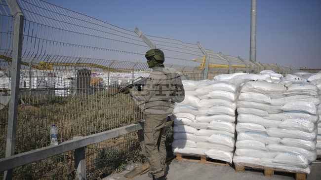 Израел отново отвори за хуманитарна помощ към Газа контролния пункт „Керем Шалом“