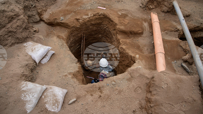 Археолози в Перу откриха две церемониални каменни глави, датиращи отпреди 1000 години