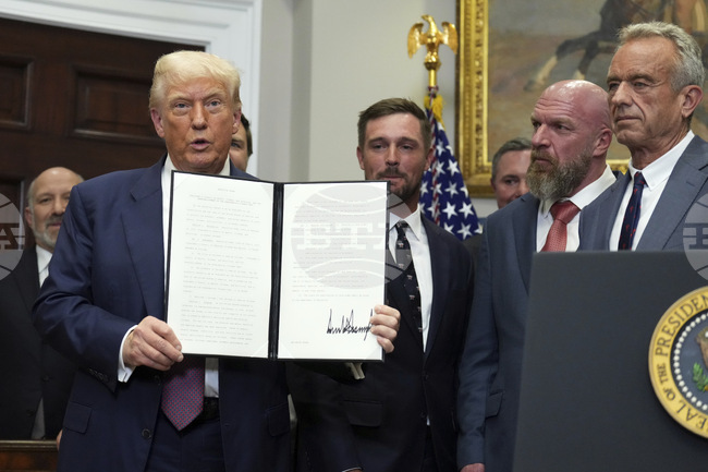 Тръмп подписа нов указ с мита от 10 до 50 процента за почти всички търговски партньори на САЩ и отложи влизането им в сила със 7 дни