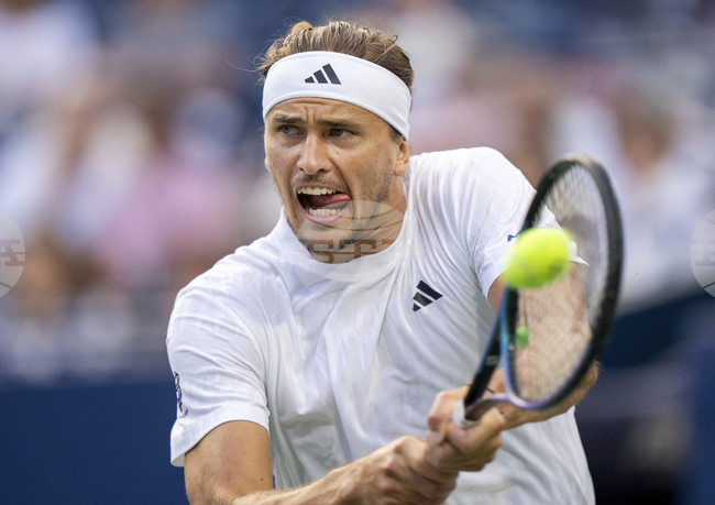 Александър Зверев продължава напред към титлата в Торонто след победа над Матео Арналди, Хоргер Руне и Каспер Рууд също записаха победи