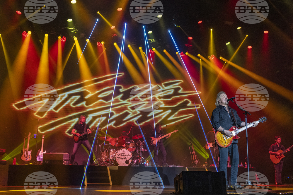 Travis Tritt in Concert - Shipshewana, Ind.